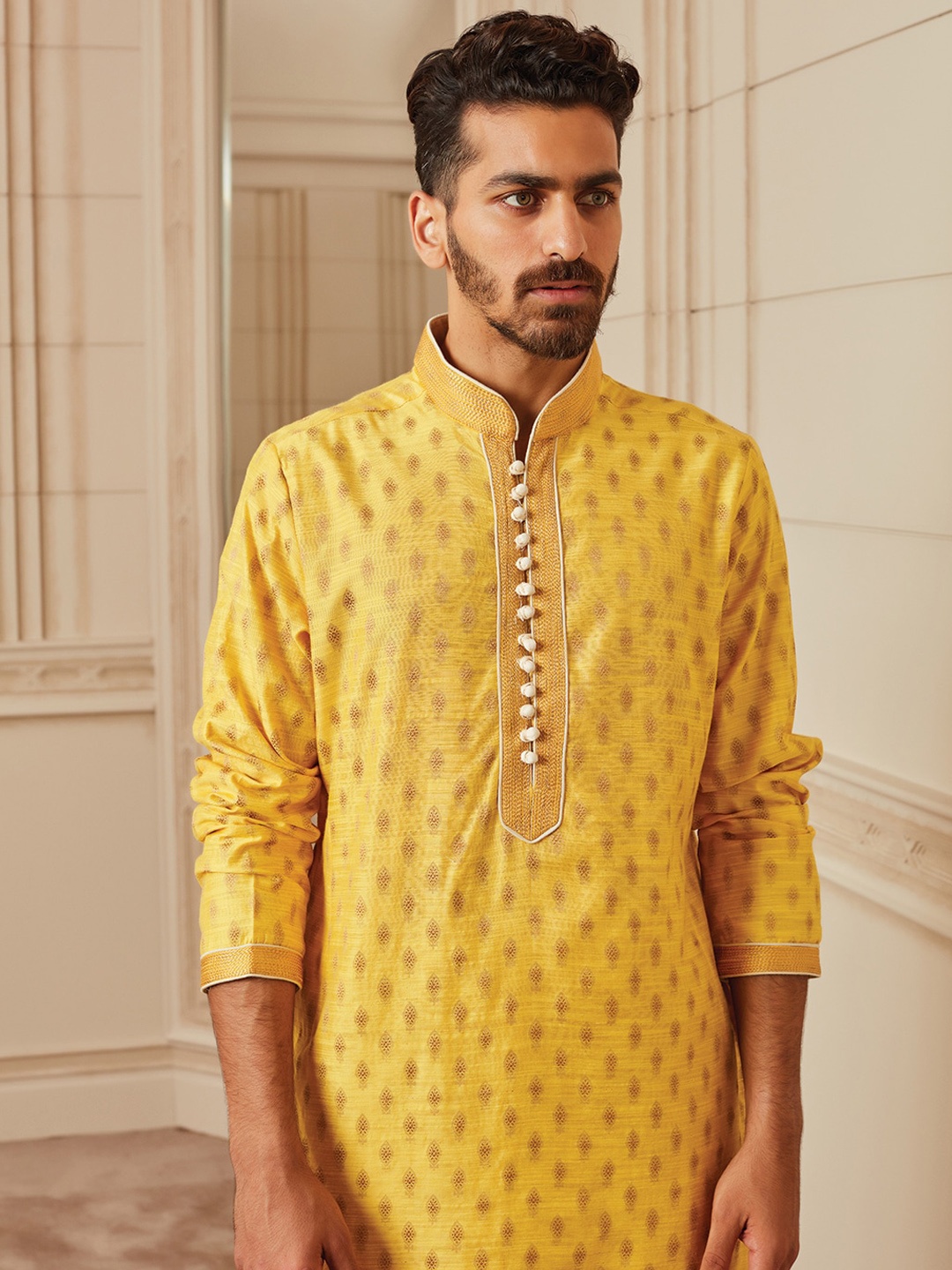 

Tasva Men Jacquard Zari & Thread Top Stitch Kurta Set, Yellow