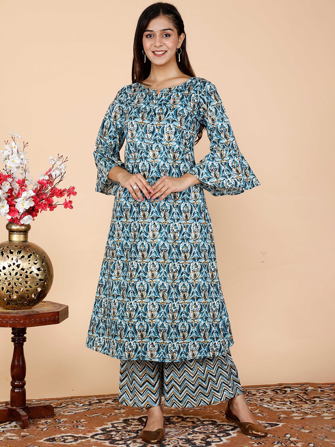 

PNEHA Women Blue Floral Printed Pure Cotton Kurta with Palazzo