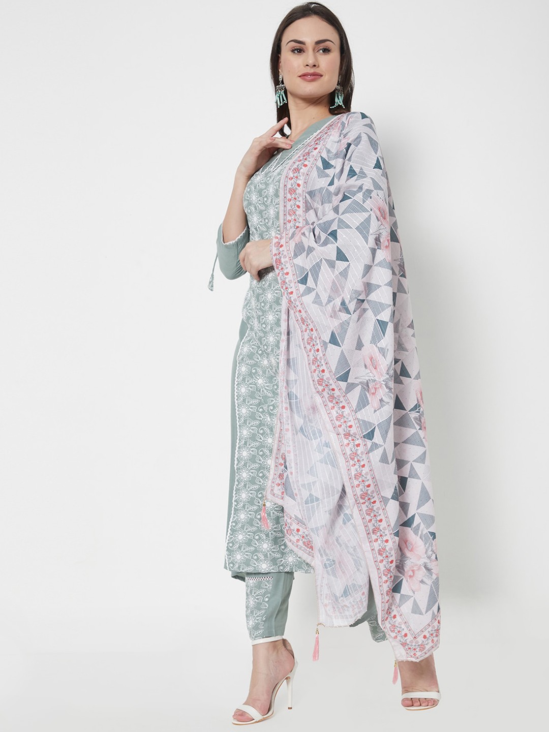 

HEEPOSH Women Green Floral Embroidered Thread Work Kurta with Trouser & Dupatta