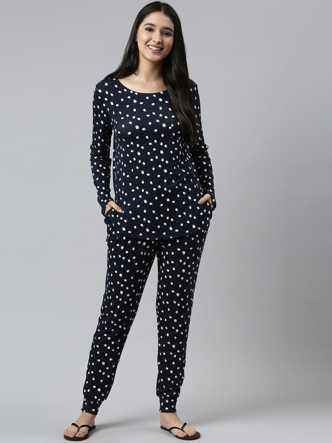 

Enamor Women Navy Blue And White Geometric Printed Night suit