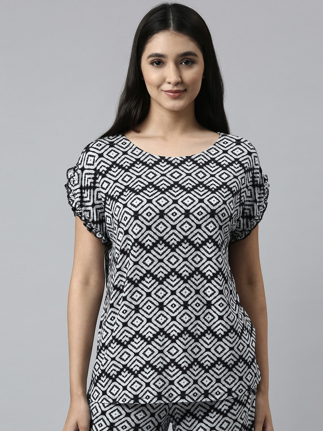 

Enamor Women Printed Night suit, Black
