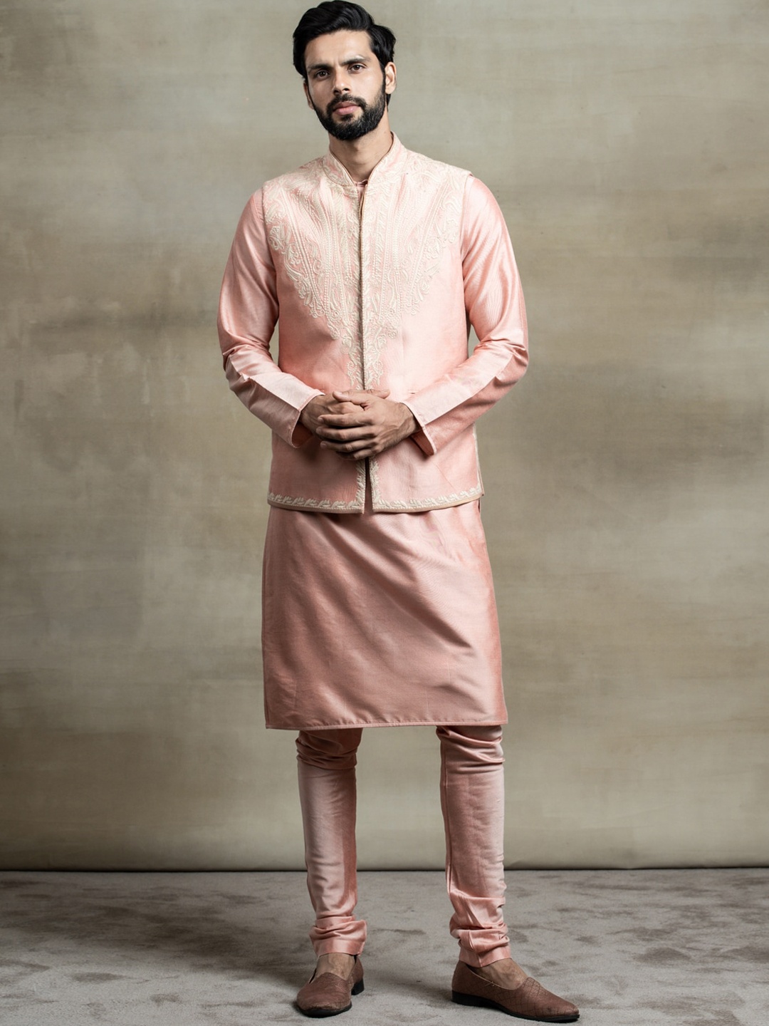 

Tasva Men Pink Ethnic Motifs Placement Embroidered Kurta Bundi Set