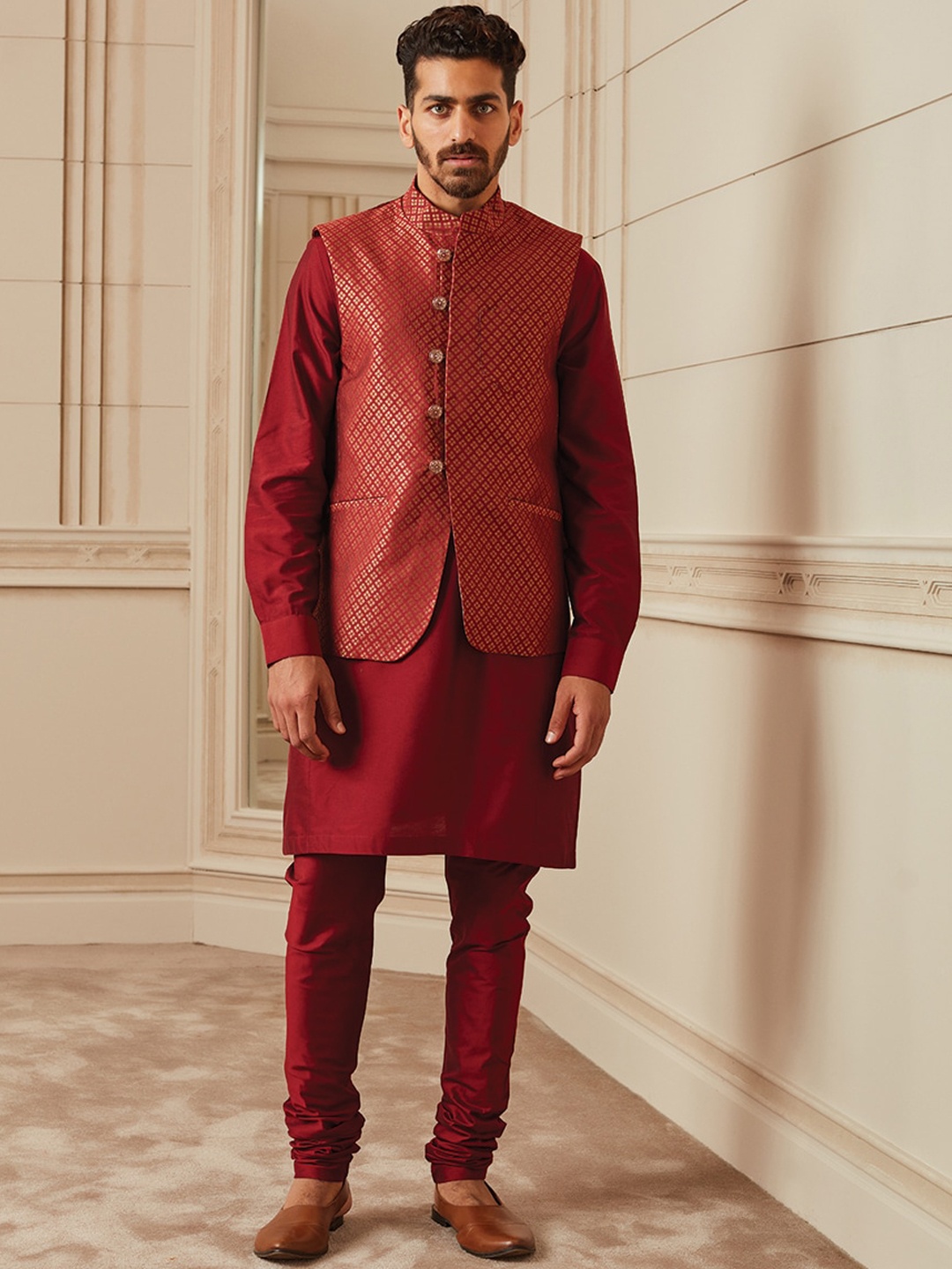 

Tasva Men Maroon Brocade Bundi with Kurta & Churidar