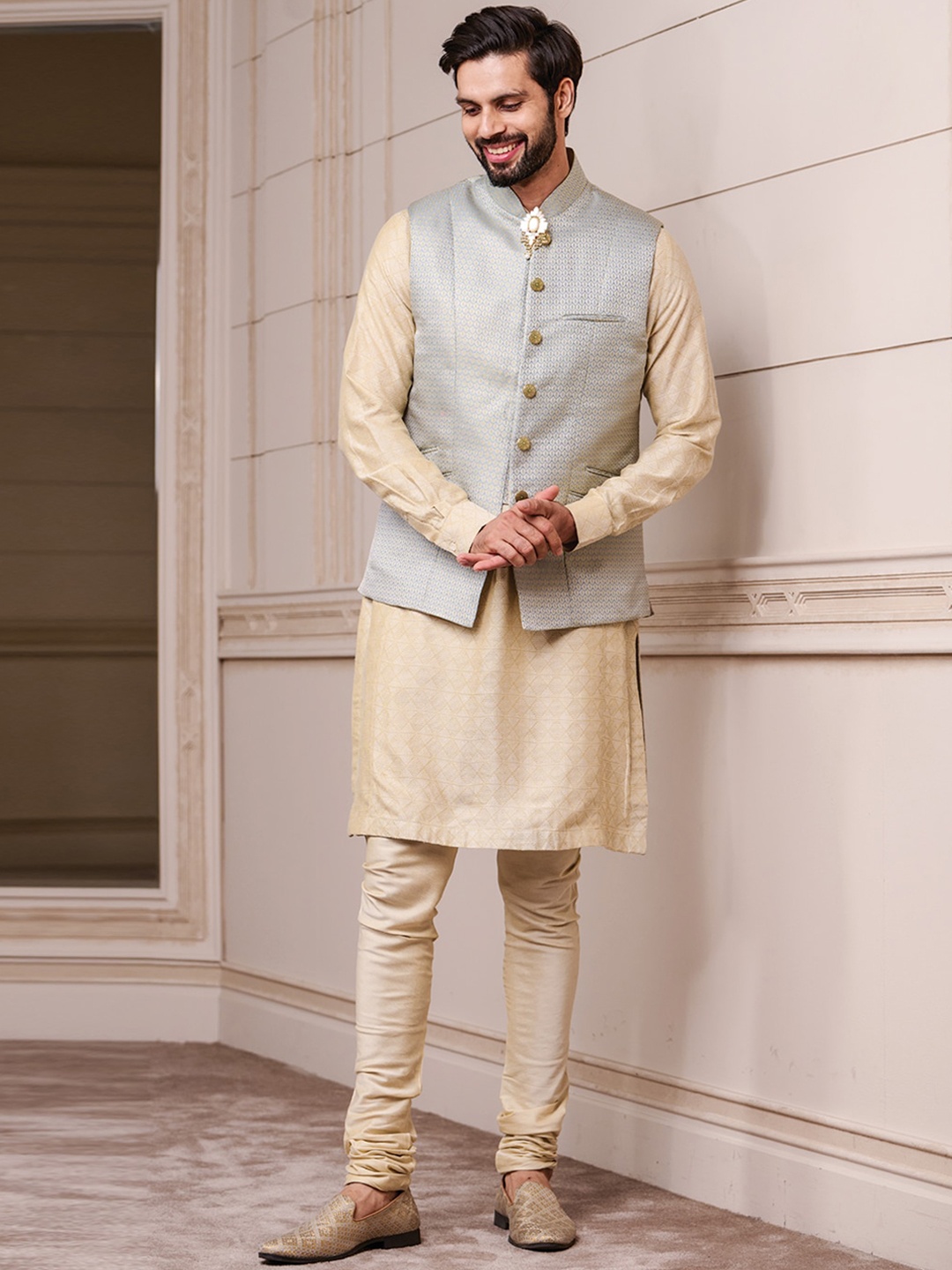 

Tasva Men Gold-Toned Printed Brocade Bundi With Jacquard Kurta & Churidar