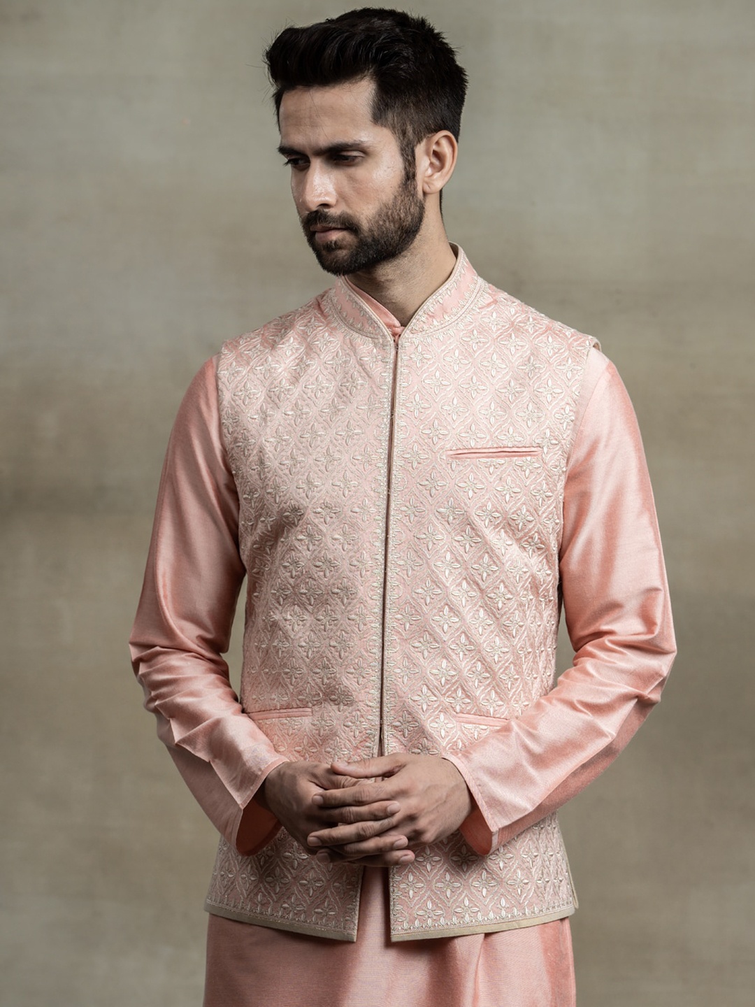 

Tasva Men All Over Thread Embroidered Kurta Bundi Set, Pink