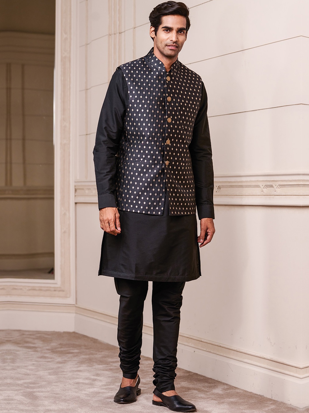 

Tasva Men Black Kurta With Churidar & Zari Brocade Bundi Jacket