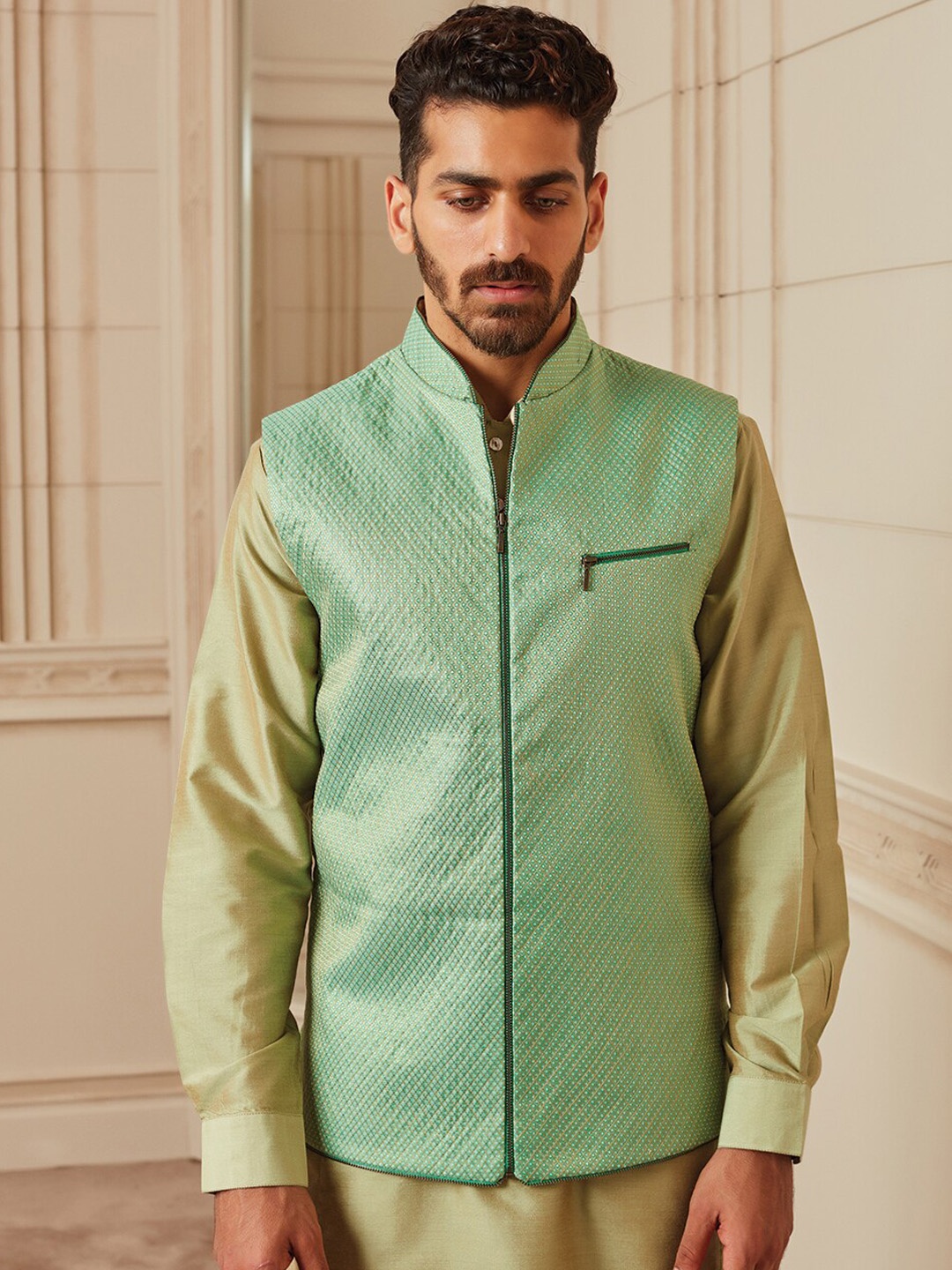 

Tasva Men Quilted Brocade With Zipper Detailing Kurta Bundi Set, Green