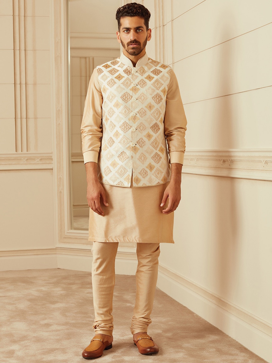 

Tasva Men Raw Silk Kurta Bundi Set, Beige