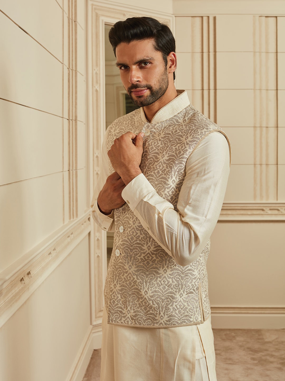 

Tasva Men Silver-Coloured Pure Silk Kurta with Churidar & Embroidered Bundi Jacket