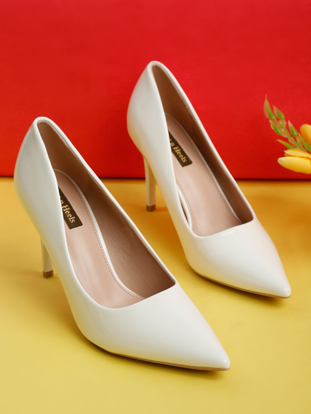 

Flat n Heels White Pumps