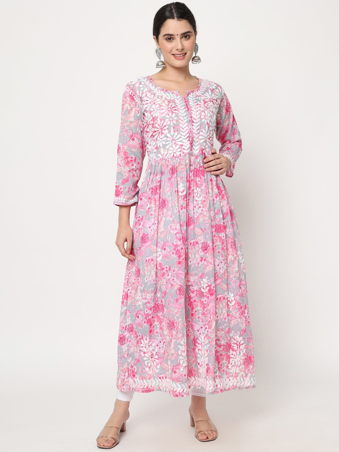 

PARAMOUNT CHIKAN Women Pink Floral Printed Thread Work Cotton Kurta