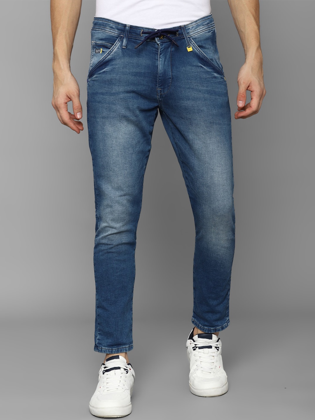 

Allen Solly Sport Men Blue Skinny Fit Heavy Fade Stretchable Jeans