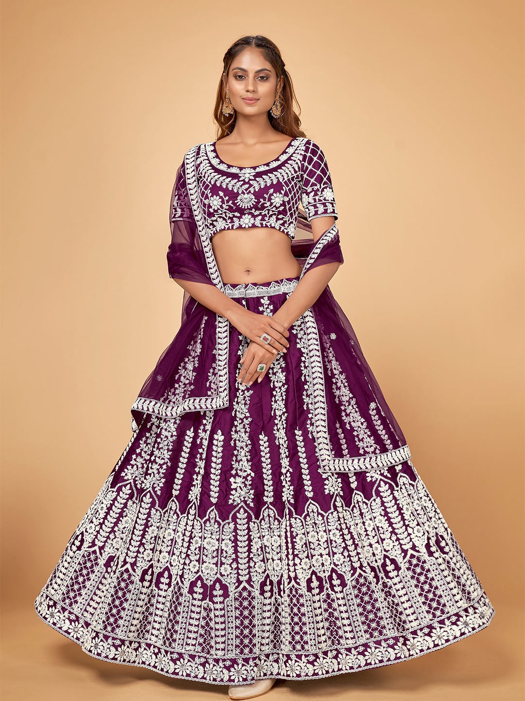 

Cloth's Villa Magenta & Silver-Toned Embroidered Semi-Stitched Lehenga Choli