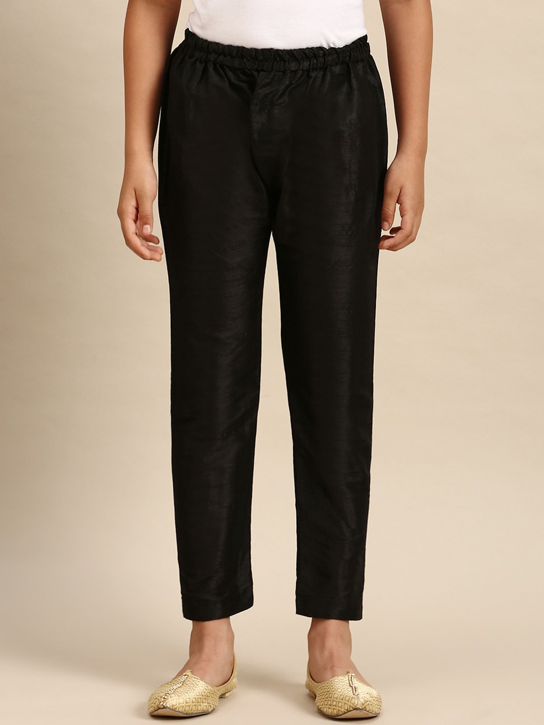 

Sanwara Boys Black Solid Art Silk Pyjamas
