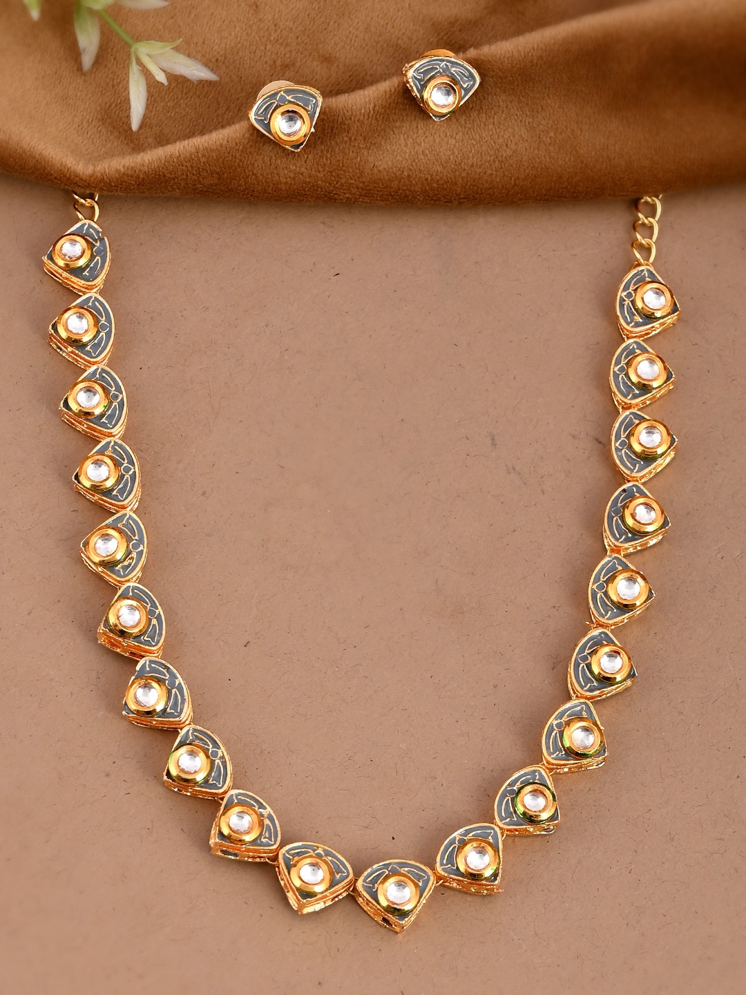 

DASTOOR Gold-Plated & Grey Kundan Studded Jewellery Set
