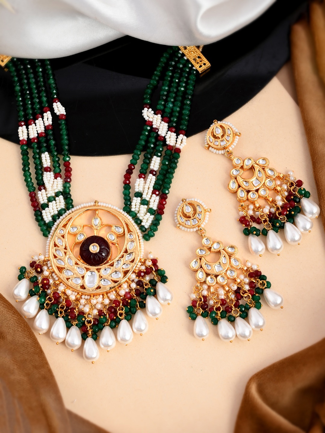 

DASTOOR Gold-Plated & Green Kundan Studded & Beaded Jewellery Set