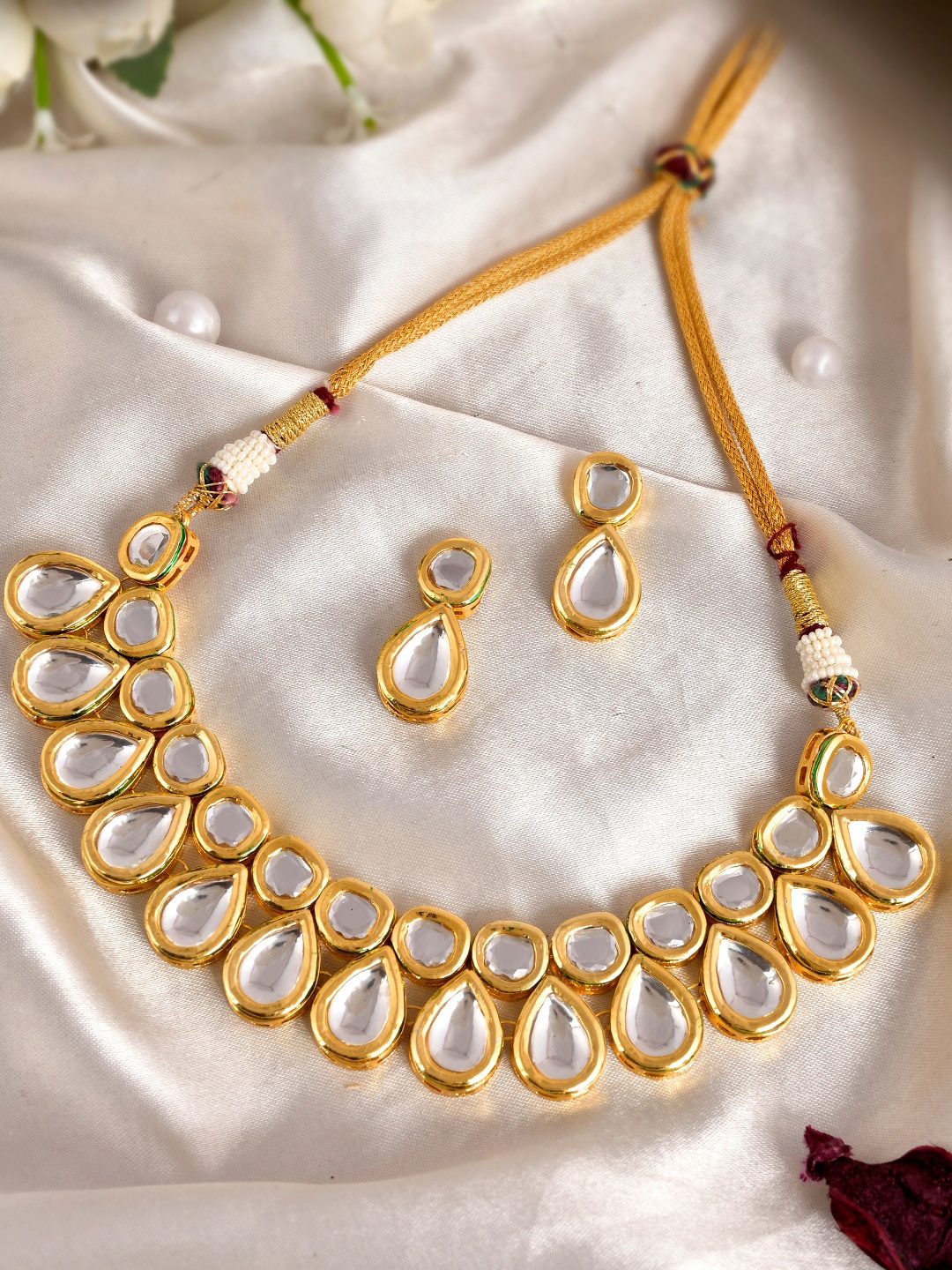 

DASTOOR Gold-Plated White Kundan Studded Jewellery Set