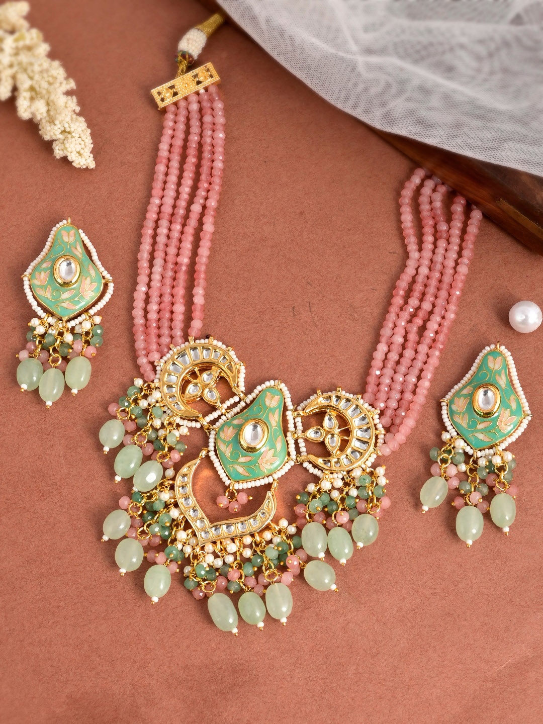 

DASTOOR Gold-Plated Pink & Green Kundan-Studded & Pearl Beaded Jewellery Set