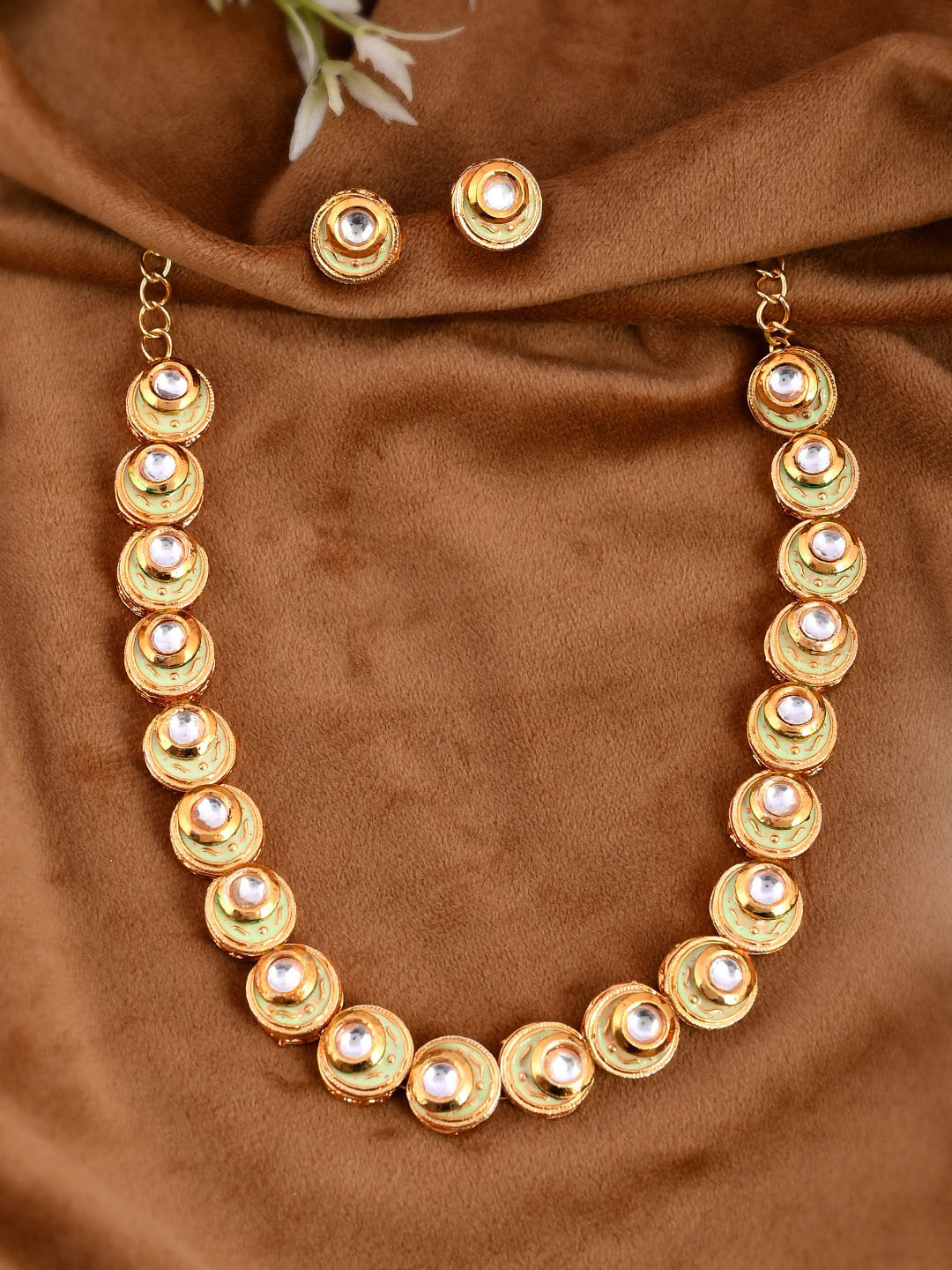 

DASTOOR Gold-Plated Green & White Kundan Studded Jewellery Set