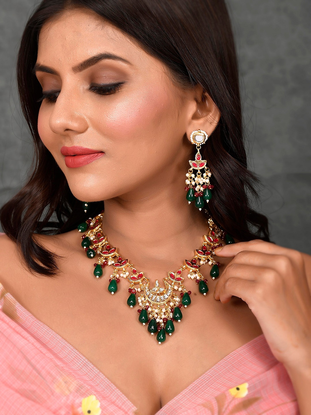 

DASTOOR Gold-Plated Green & Red Kundan Studded & Beaded Jewellery Set
