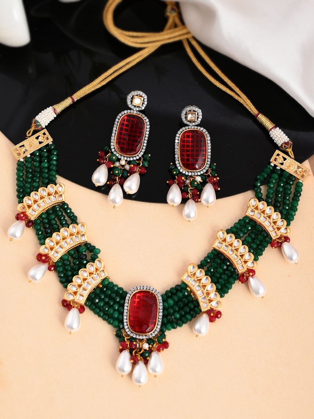 

DASTOOR Gold-Plated Red & Green Kundan Studded & Beaded Jewellery Set