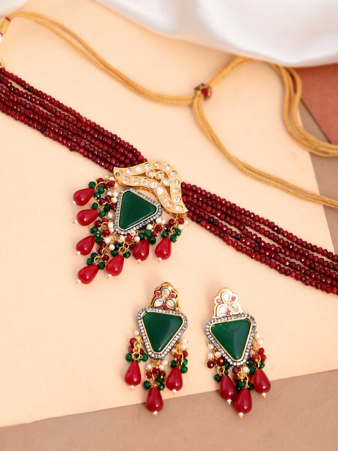

DASTOOR Gold-Plated Red & Green Kundan-Studded & Beaded Jewellery Set