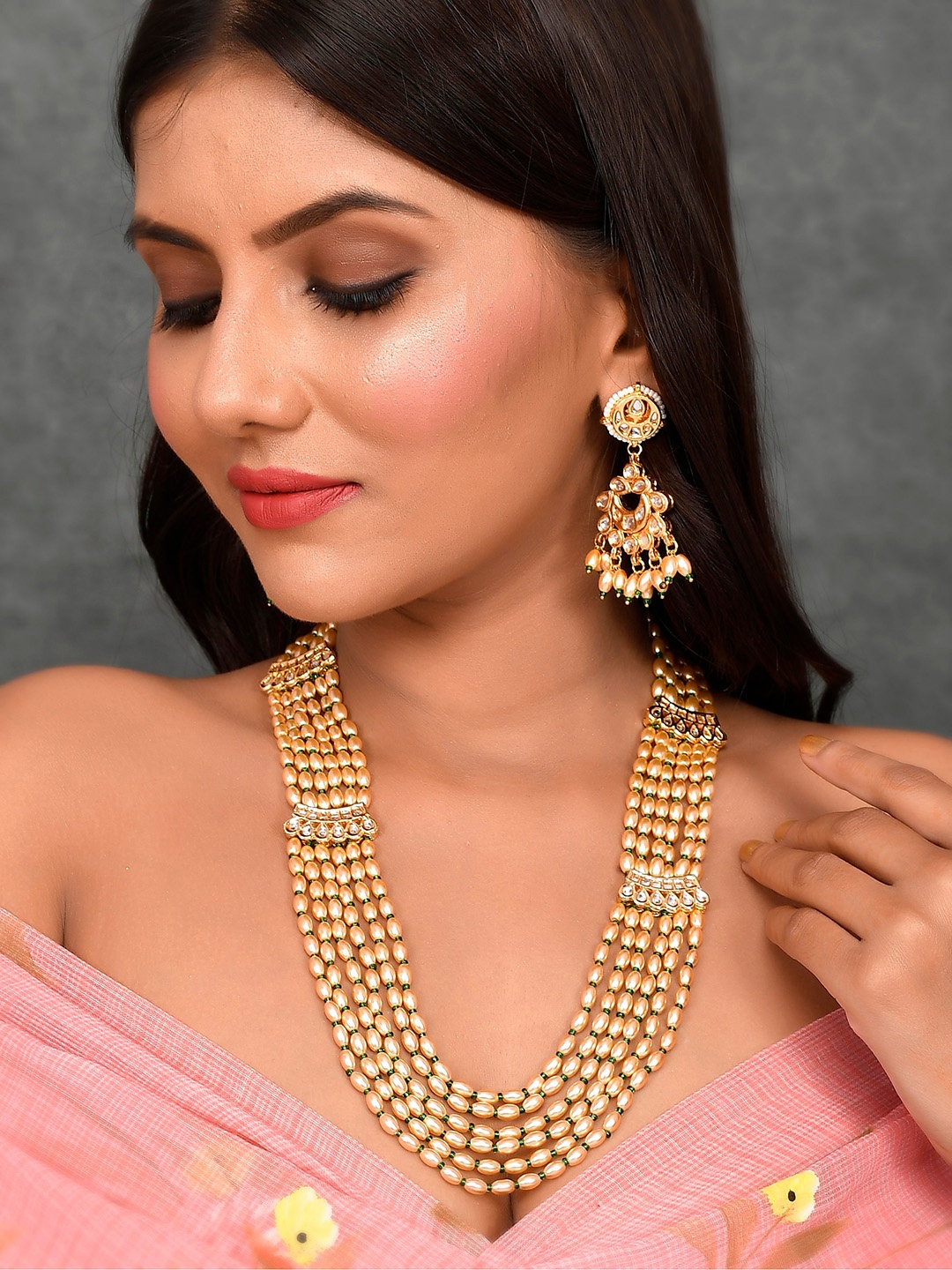 

DASTOOR Gold-Plated Green & White Kundan-Studded Jewellery Set