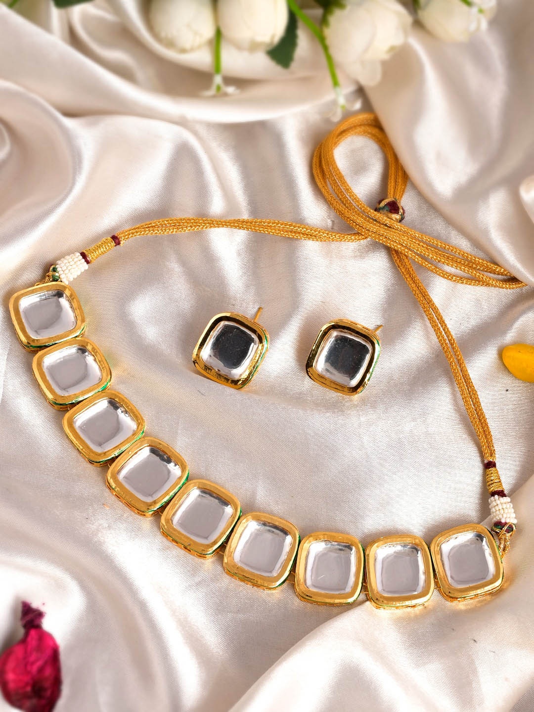 

DASTOOR Gold-Plated & Golden-Coloured Kundan-Studded Jewellery Set