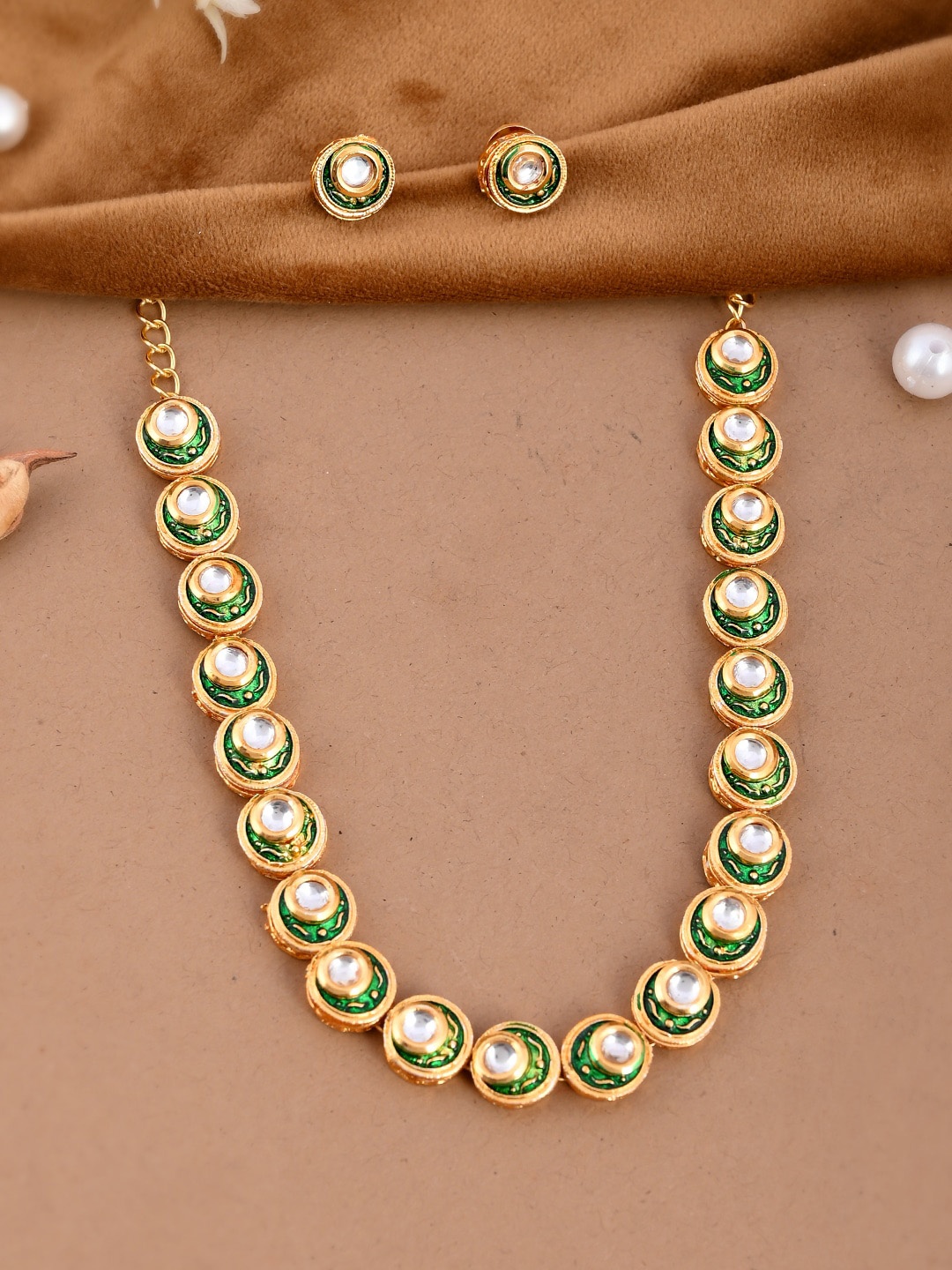 

DASTOOR Gold-Plated Green Kundan Studded Jewellery Set