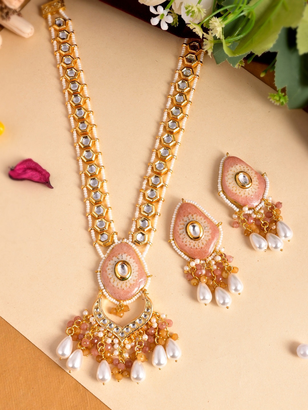 

DASTOOR Gold-Plated Peach &White Kundan Studded Jewellery Set