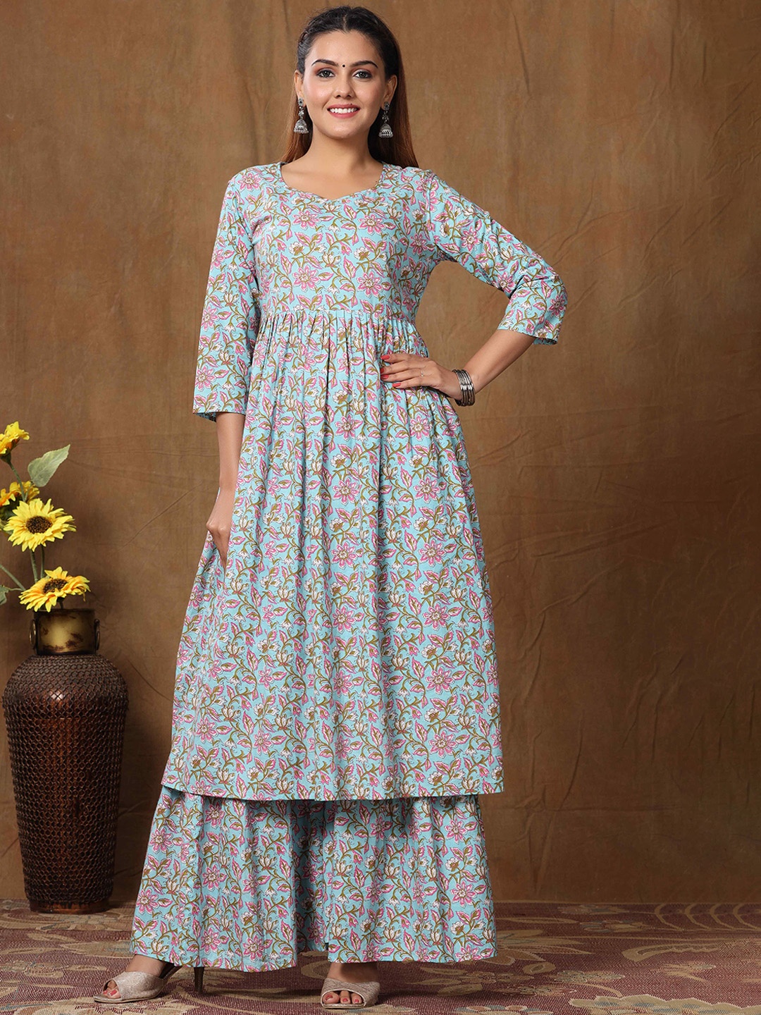 

MIRAVAN Women Blue Floral Printed Pure Cotton Kurta with Sharara