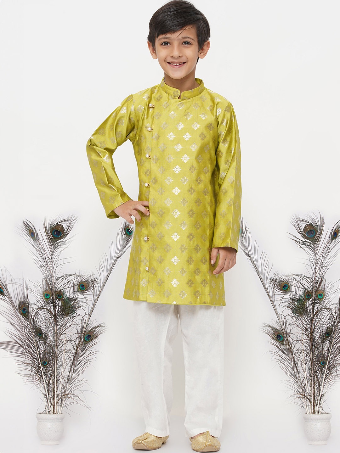 

Little Bansi Boys Green Ethnic Motifs Pure Silk Kurta with Pyjamas