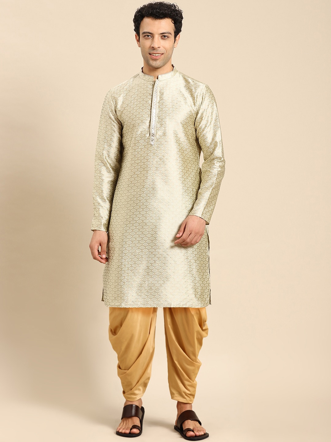 

Amodh by Kisah Men Bronze-Toned Kurta with Dhoti Pants