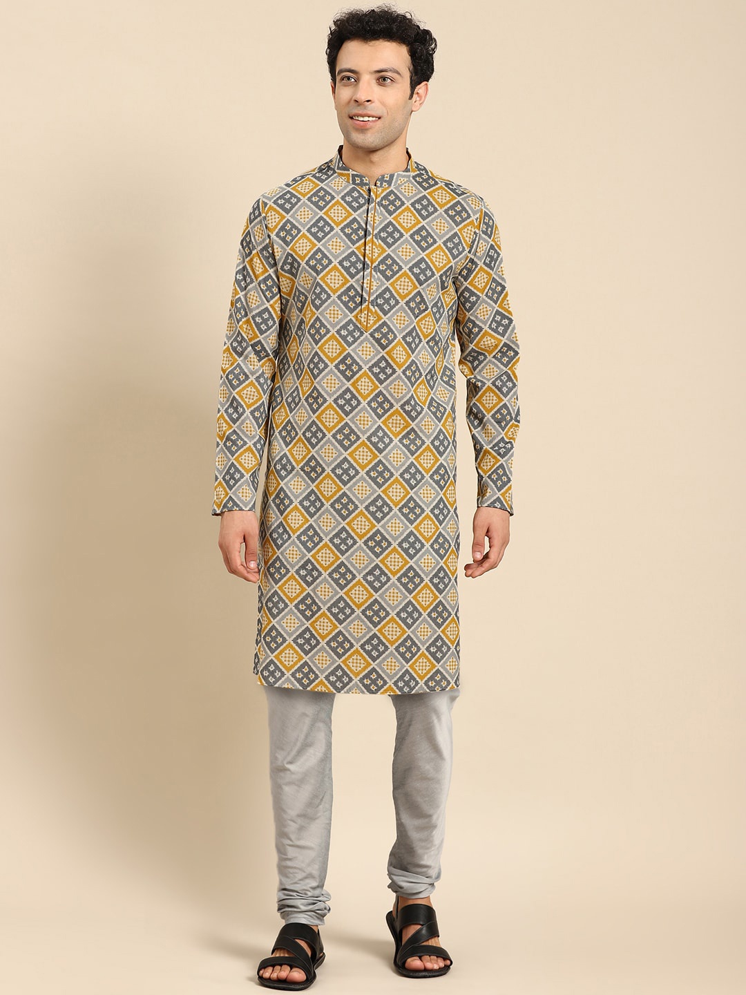 

Amodh by Kisah Men Grey Printed Kurta Set with Churidar
