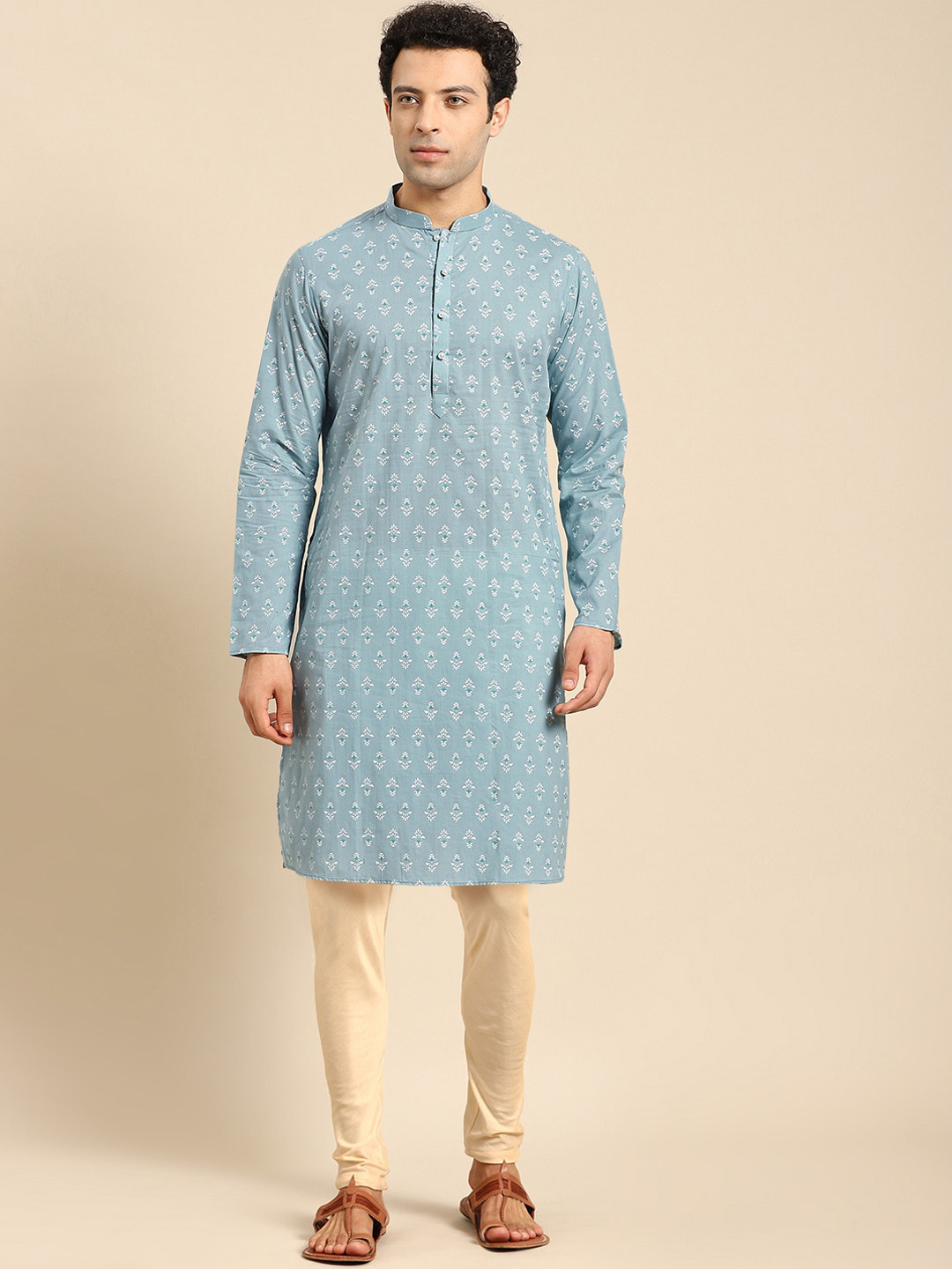 

Amodh by Kisah Men Blue Floral Kurta Set with Trousers