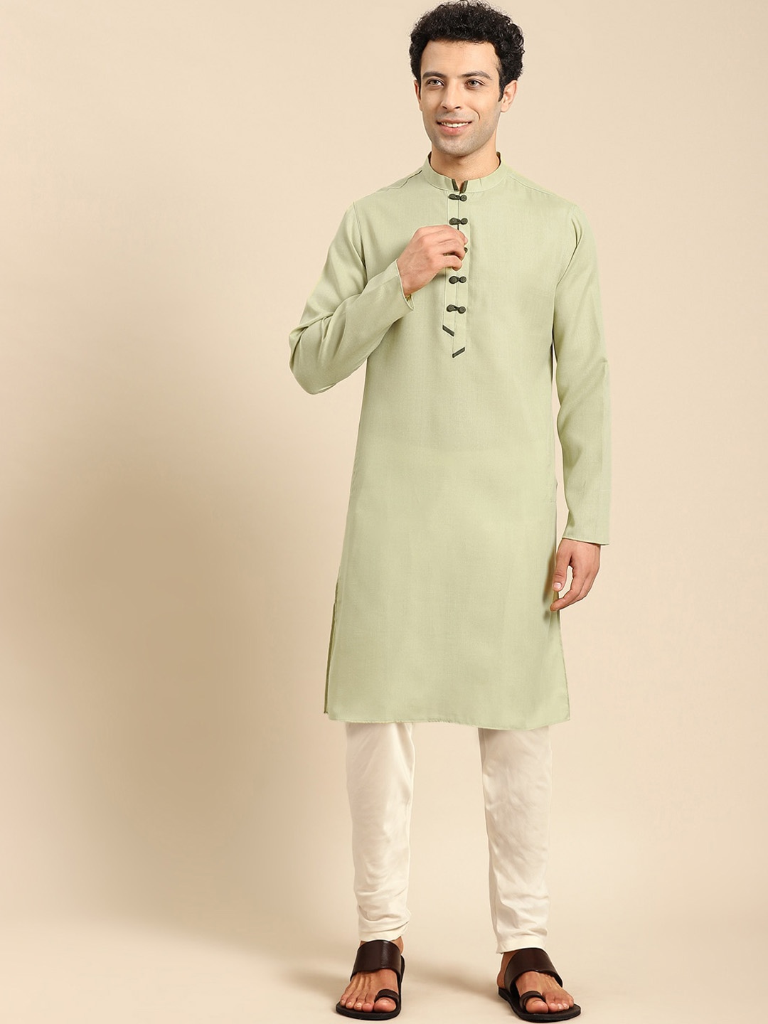 

Amodh by Kisah Men Green Printed Kurta Set with Trousers