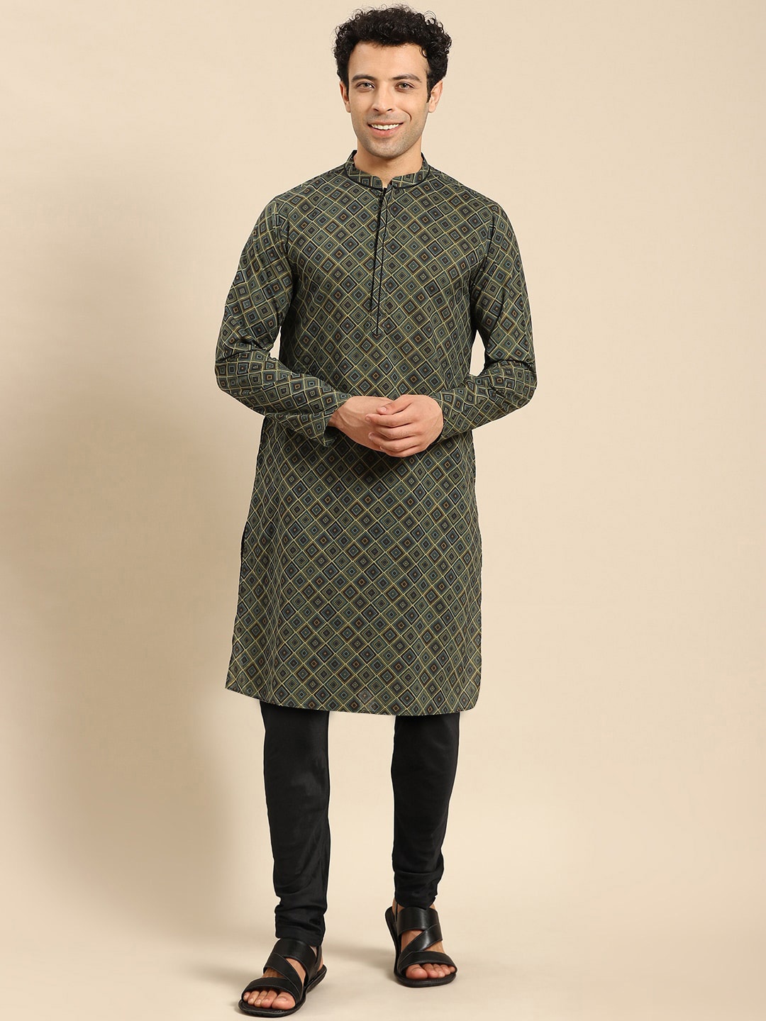 

Amodh by Kisah Men Green Printed Kurta with Trousers