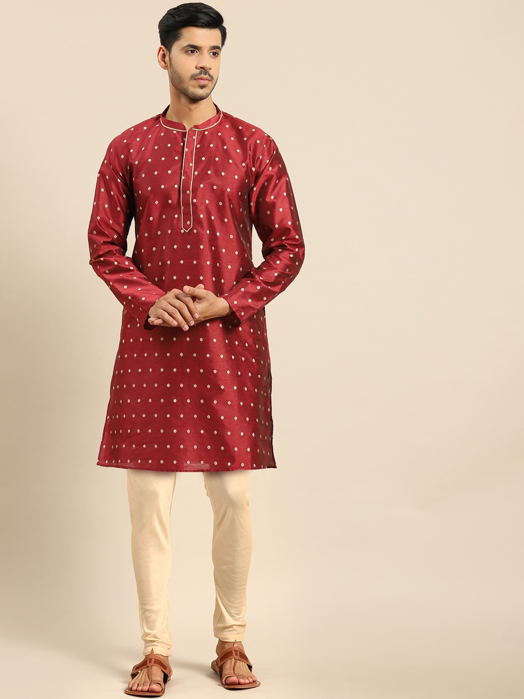 

Amodh by Kisah Men Maroon Floral Embroidered Kurta Set with Trousers