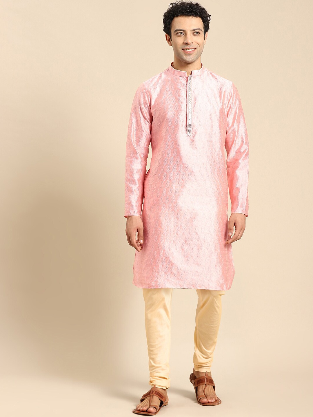 

Amodh by Kisah Men Kurta with Pyjamas, Pink