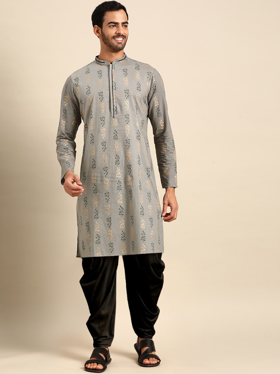 

Amodh by Kisah Men Grey Floral Printed Kurta with Dhoti Pants