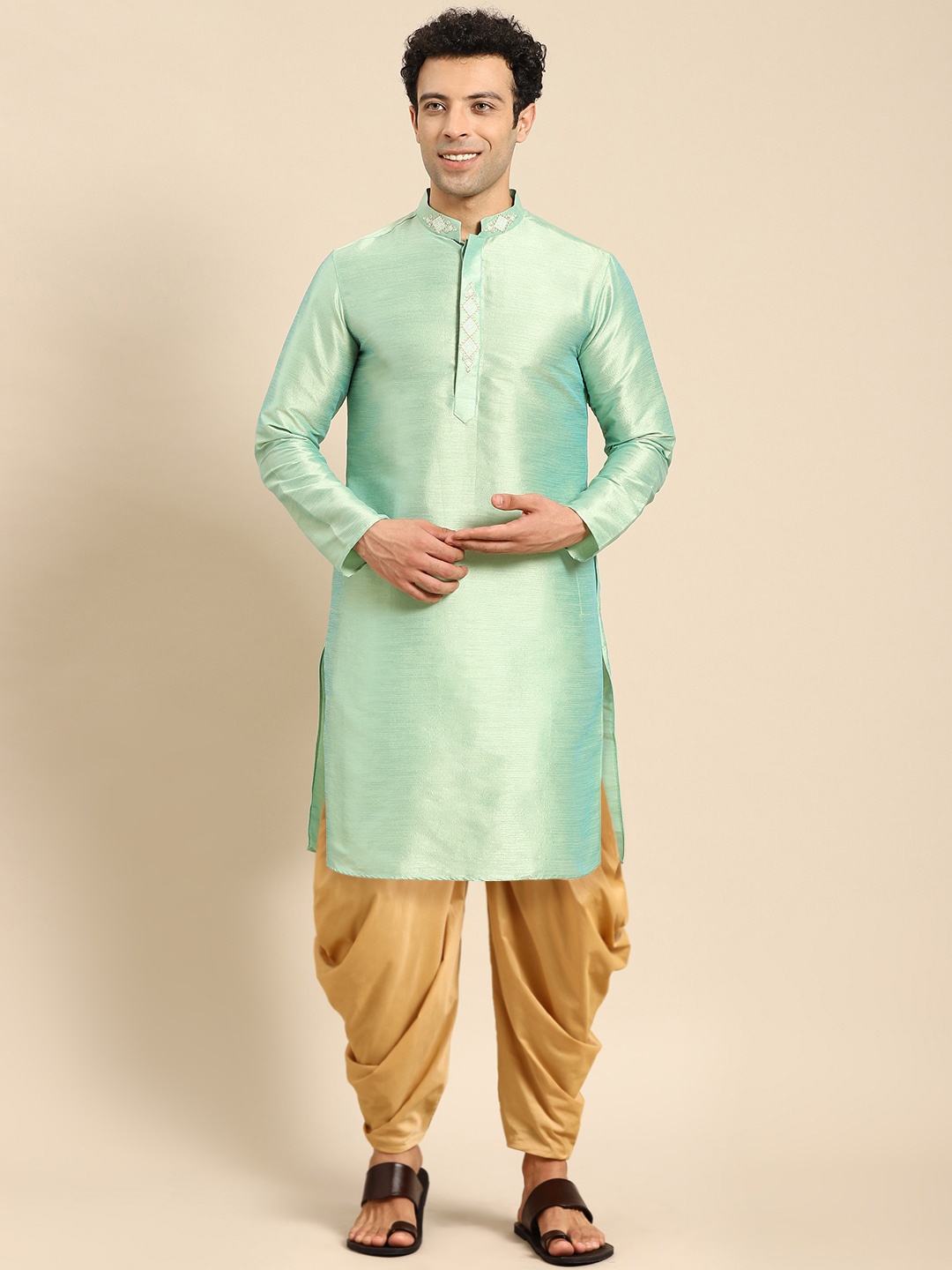 

Amodh by Kisah Men Green Ethnic Motifs Yoke Design Thread Work Kurta with Dhoti Pants