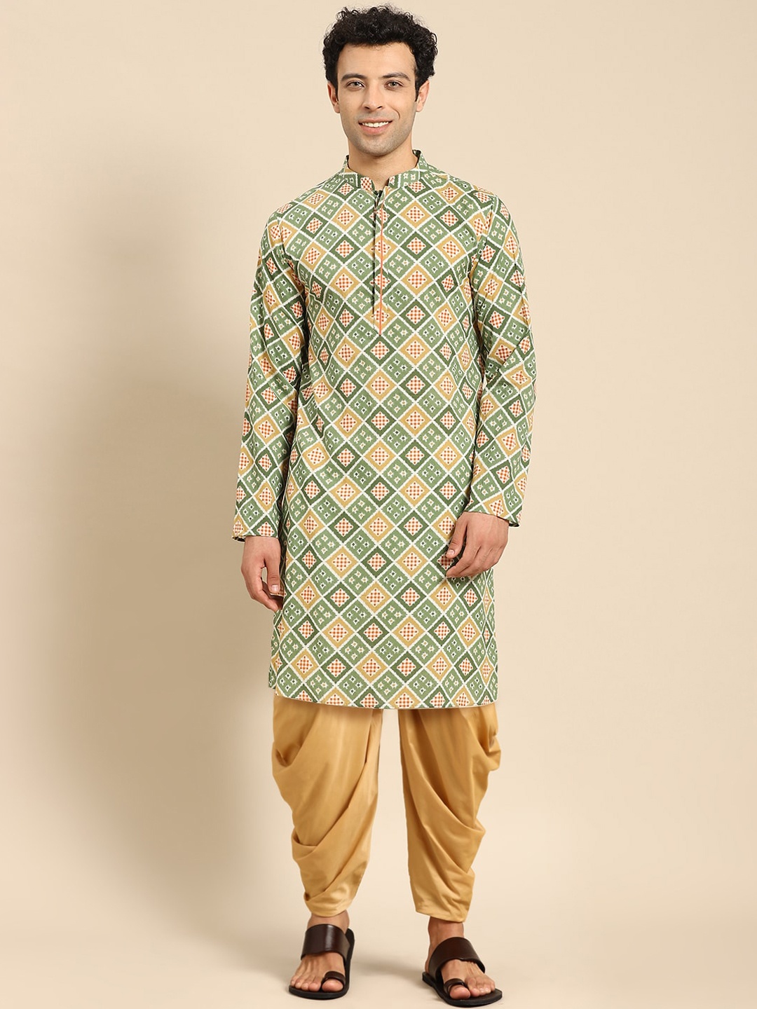 

Amodh by Kisah Men Green Ethnic Motifs Kurta with Dhoti Pants