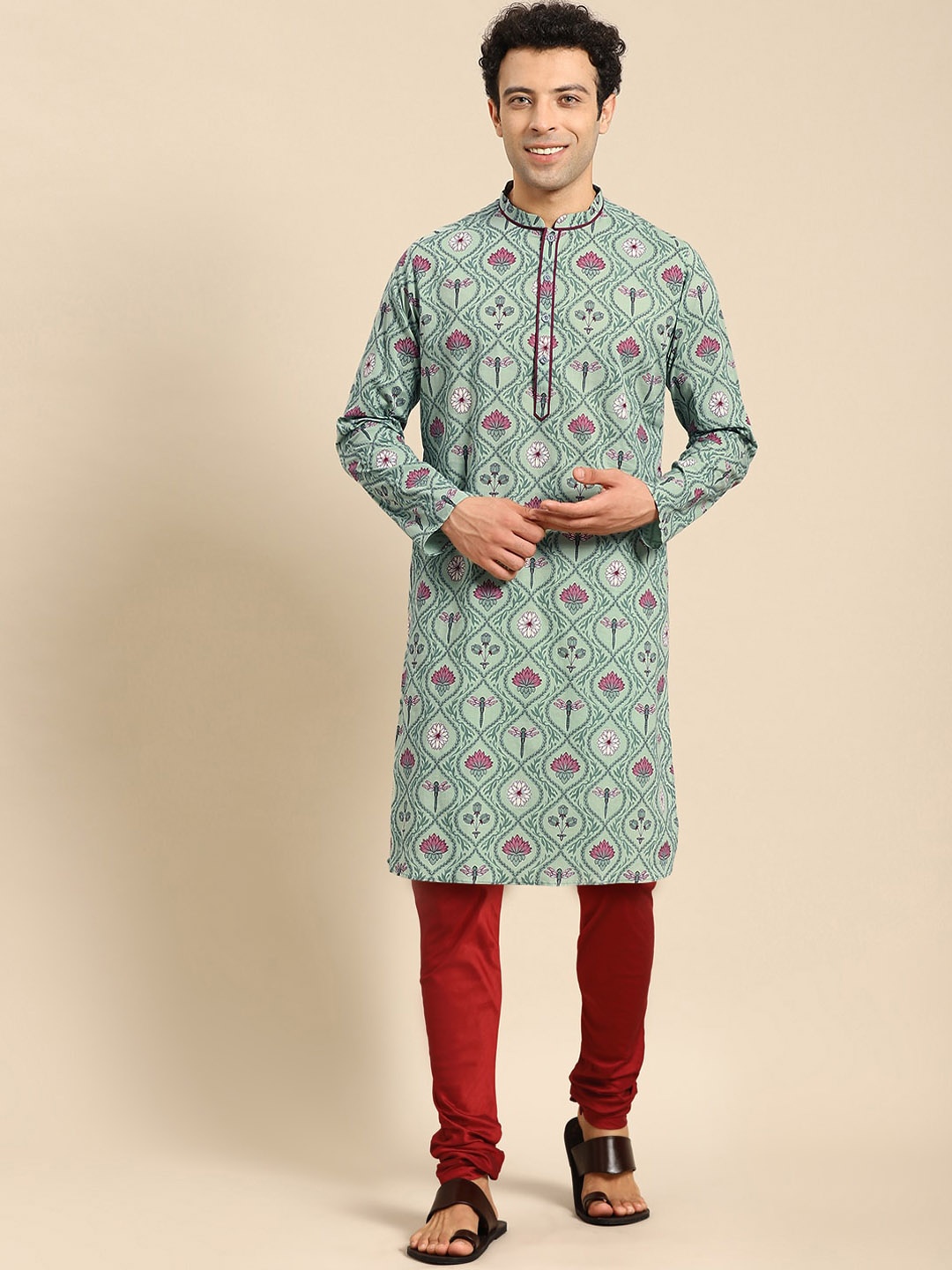 

Amodh by Kisah Men Teal Floral Printed Kurta with Churidar