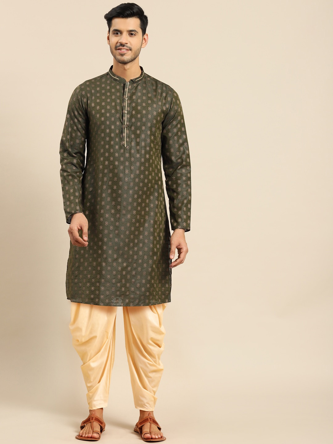 

Amodh by Kisah Men Green Ethnic Motifs Kurta with Dhoti Pants