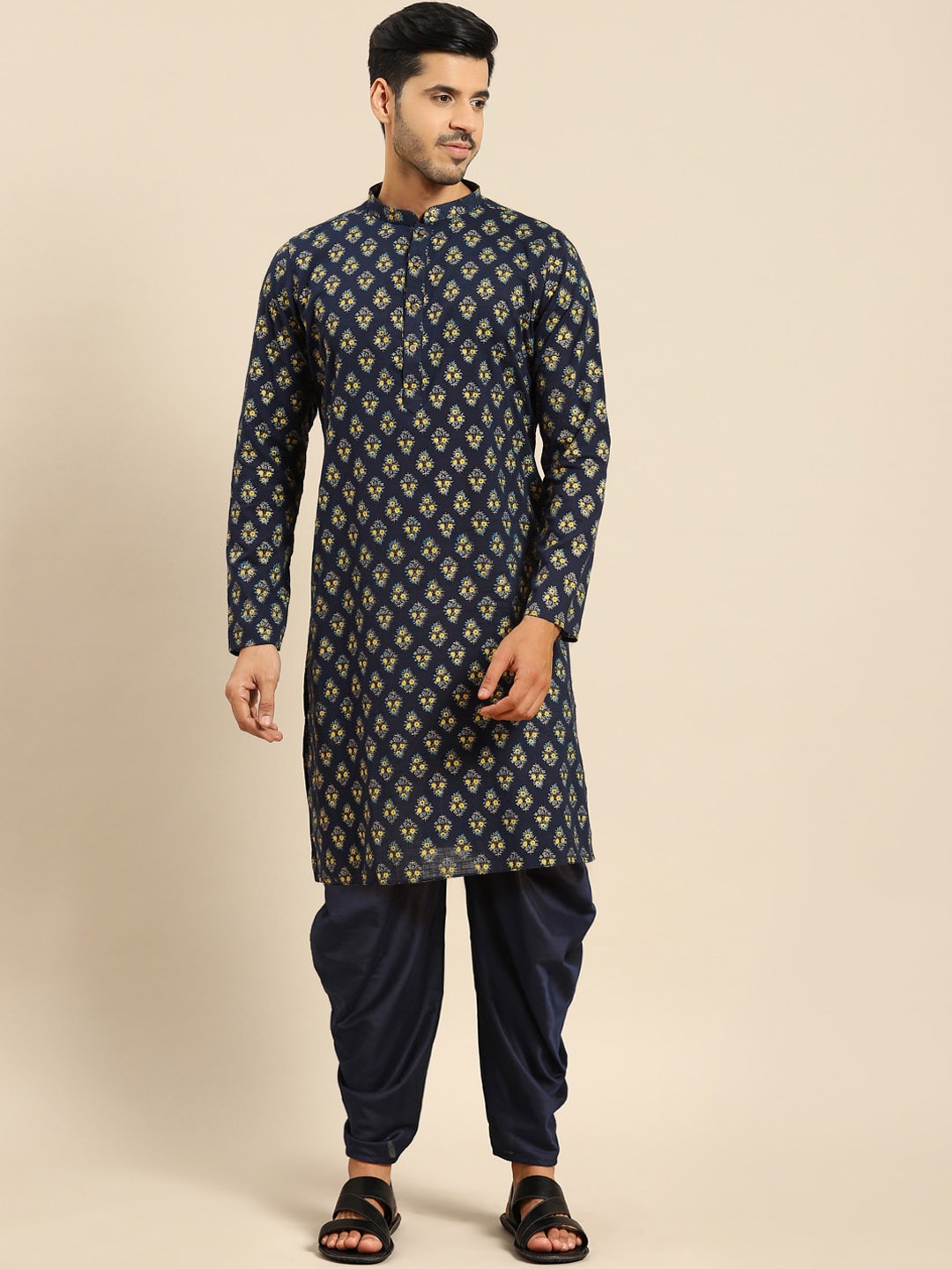 

Amodh by Kisah Men Navy Blue Floral Printed Kurta with Dhoti Pants