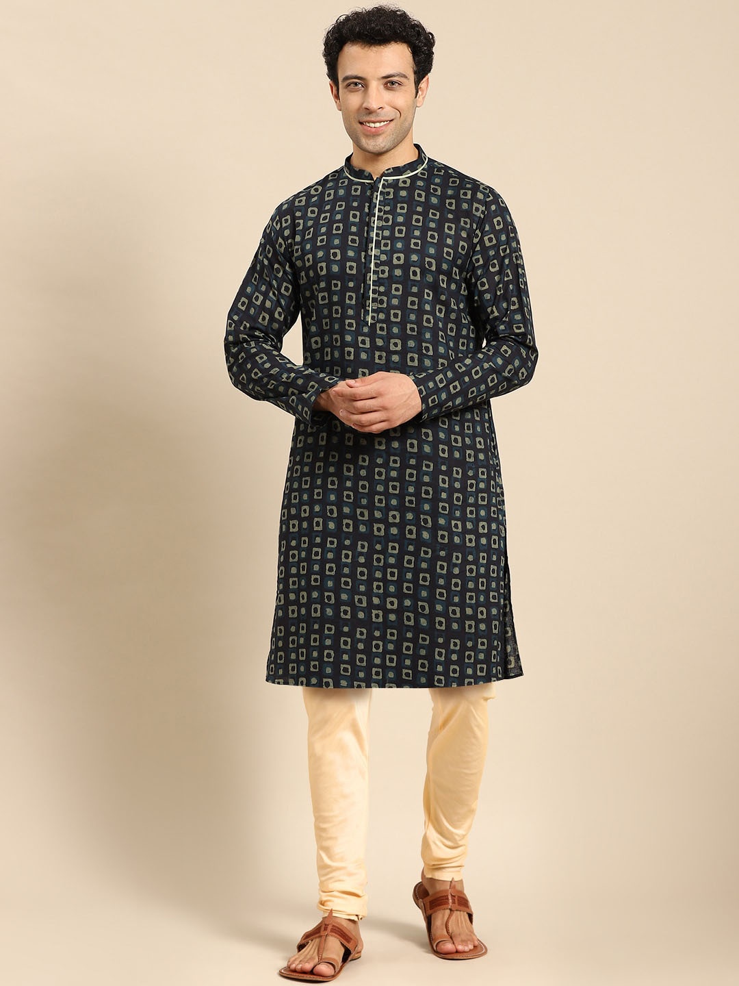 

Amodh by Kisah Men Navy Blue Ethnic Motifs Printed Kurta with Churidar