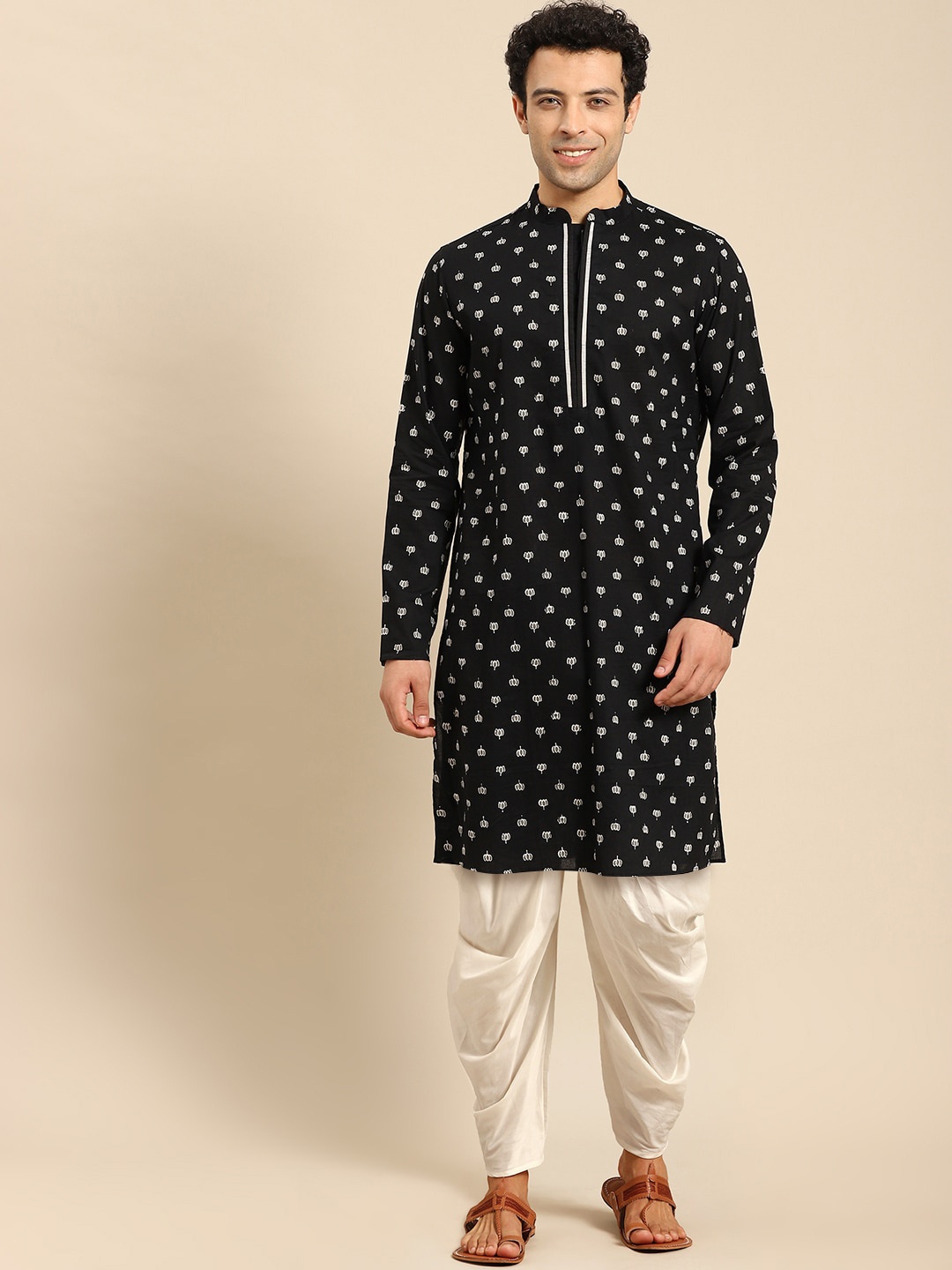 

Amodh by Kisah Men Ethnic Motifs Printed Kurta with Dhoti Pant, Black