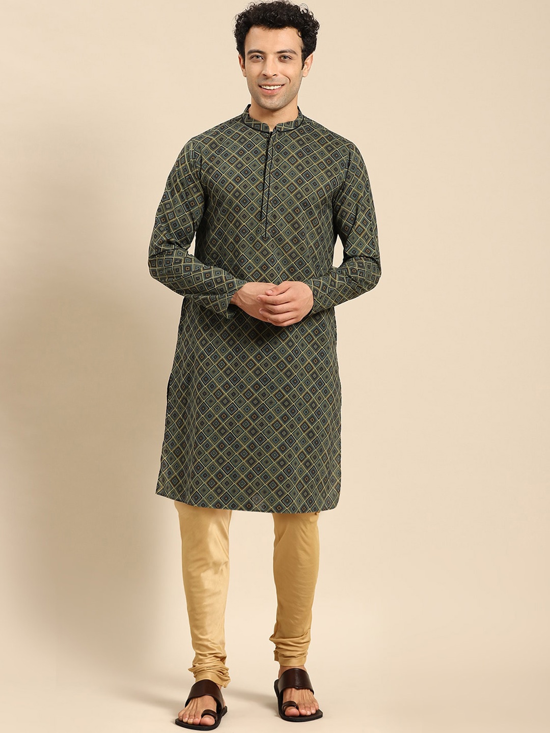 

Amodh by Kisah Men Green Printed Kurta with Churidar