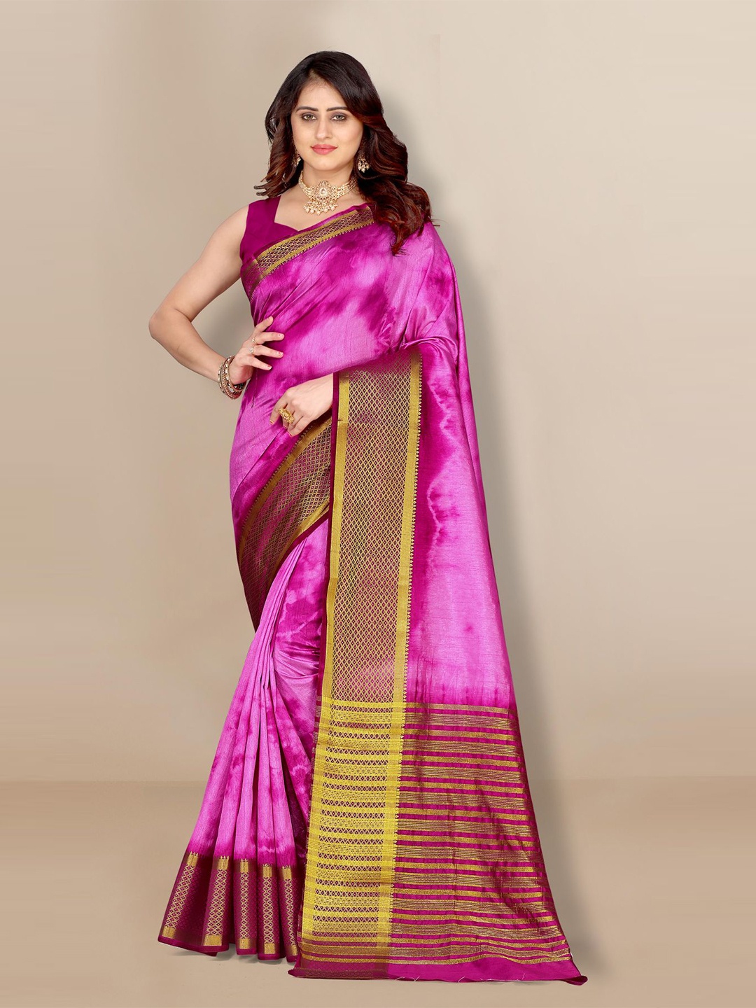

VAIRAGEE Fuchsia & Gold-Toned Tie and Dye Saree