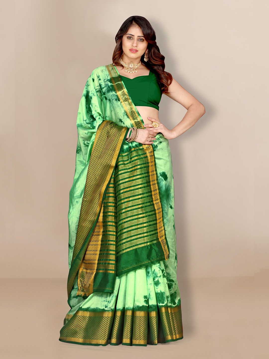 

VAIRAGEE Green Tie and Dye Zari Banarasi Saree